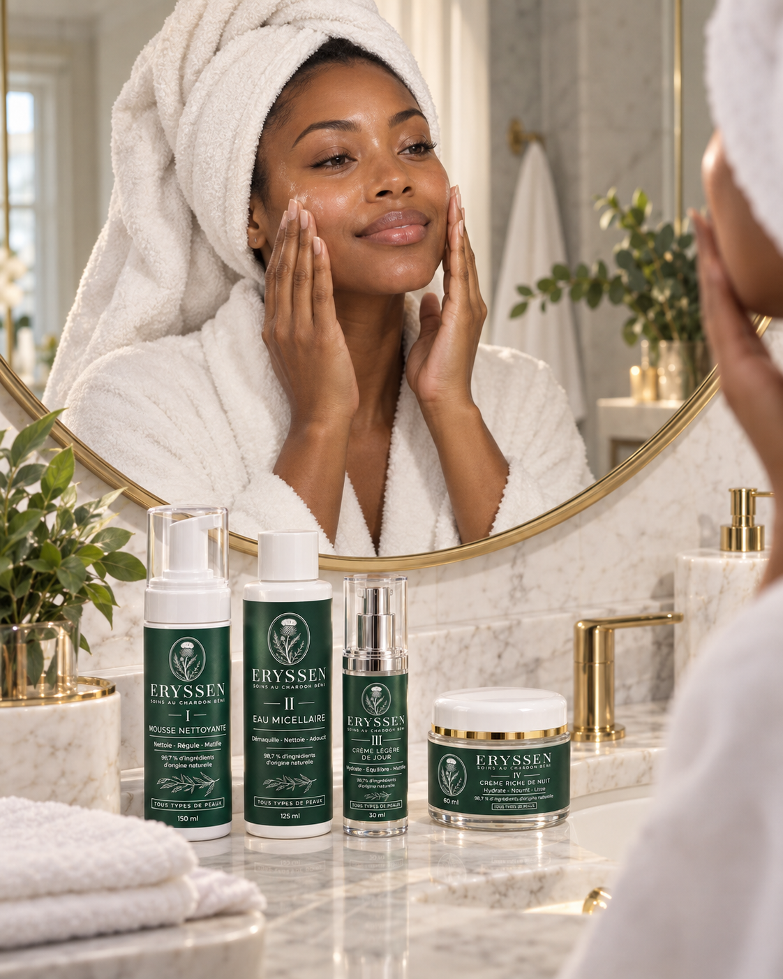 Gamme Eryssen au Chadwon Béni : femme appliquant un soin devant un miroir, quatre produits de la routine dermo-végétale martiniquaise